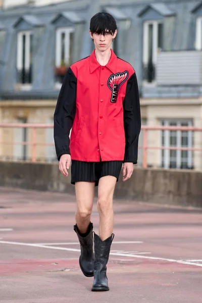 Look 15